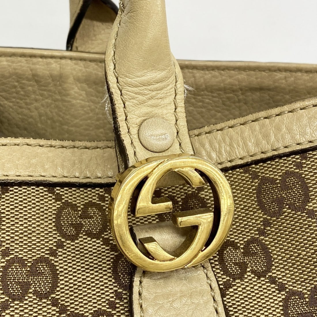 Michael Kors handbag shoulder bag leather metal black gold ladies 56010g: --- Catalog ---Category: SizeSize (HxWxD): 20cm x 28cm x 12cm / 7.87'' x 11.02'' x 4.72''Category: DesignType: Handbag, Shoulder bagColor: BlackGender: WomenMaterial: Leather , Metal Outer Pocket: Zip