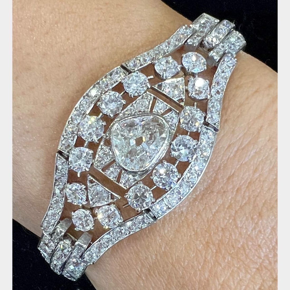 Art Deco Platinum 15.00 Ct. Diamond Bracelet: Art Deco Platinum 15.00 Ct. Diamond BraceletWeighing 33.7 gramsSet with an app. 2.00 Ct. Diamond in CenterH Color, SI1 ClarityAlong with 201 Diamonds weighing app. 13.00 Ct.F-H Color, VS1-SI2 Clarity7