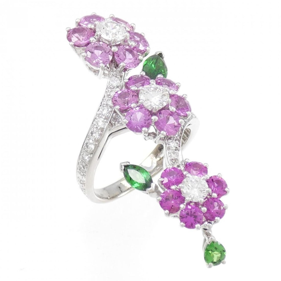 Van Cleef & Arpels Broderie Ring: --- Catalog ---Category: SizeUS Size: 6.5Brand Size: 52Category: DesignType: Band ringColor: White goldStone: Color stone, Diamond, Garnet, SapphireGender: WomenMaterial: White gold (18K)Category: Gen