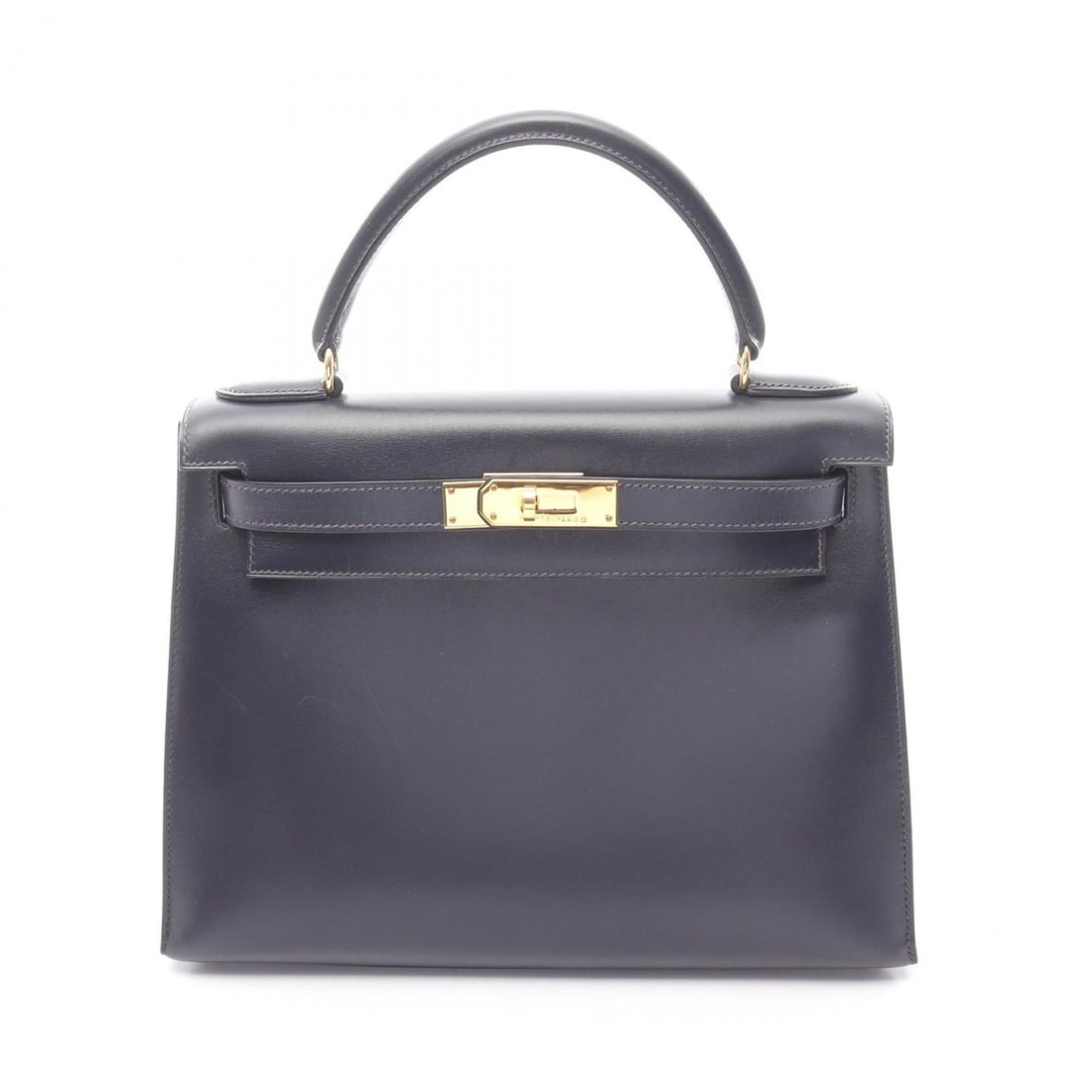 Hermes Hermès Kelly 28 handbag in box calf leather, navy.: --- Catalog ---Category: SizeSize (HxWxD): 21cm x 28cm x 11cm / 8.26'' x 11.02'' x 4.33''Category: DesignType: HandbagColor: Blue indigo, NavyGender: WomenMaterial: Box calf leather Hardware Color: Go