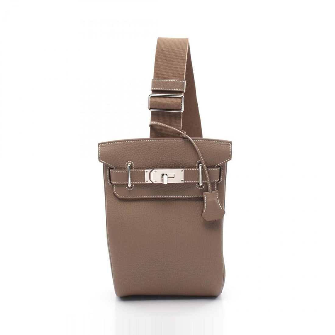 Hermes Kelly Akkad PM Waist Bag Body Togo Men's Beige: --- Catalog ---Category: SizeSize (HxWxD): 27cm x 18cm x 8cm / 10.62'' x 7.08'' x 3.14''Strap Length: 63cm - 117cm / 24.8'' - 46.06''Category: DesignType: Fanny packColor: Beige, Etoupe grayGender: Me
