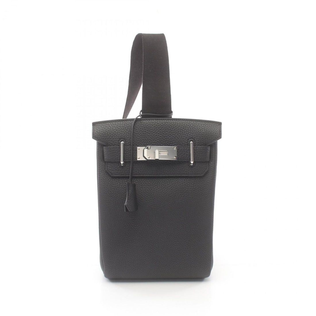 Hermes Kelly Akkad PM Waist Bag Body Togo Men's Black: --- Catalog ---Category: SizeSize (HxWxD): 27cm x 18cm x 8cm / 10.62'' x 7.08'' x 3.14''Category: DesignType: Fanny packColor: BlackGender: MenMaterial: Togo leather Hardware Color: SilverCategory: Ge