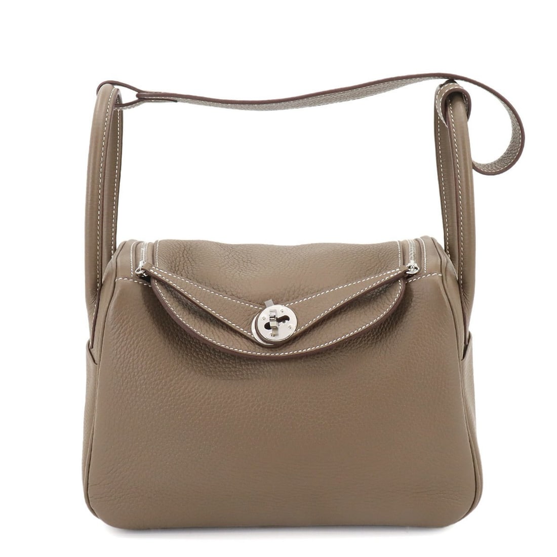 HERMES Lindy 26 2way hand shoulder bag Taurillon Clemence Etoupe B stamp: --- Catalog ---Category: SizeSize (HxWxD): 17cm x 26cm x 14cm / 6.69'' x 10.23'' x 5.51''Category: DesignType: Handbag, Shoulder bagColor: Etoupe grayGender: WomenMaterial: Taurillon clemence leather