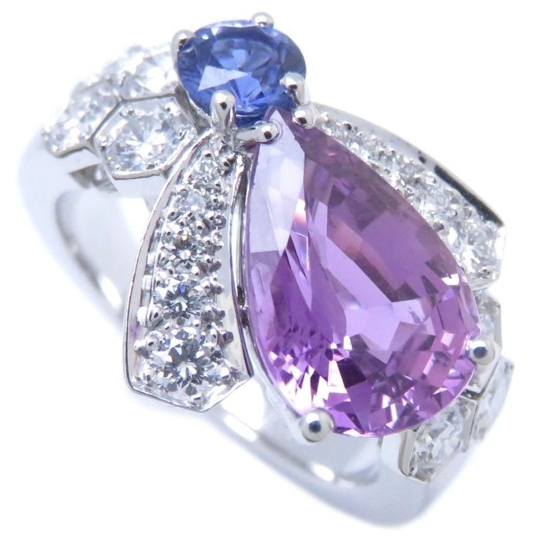 Chaumet Bee My Love Ring K18WG White Gold 198798: --- Catalog ---Category: SizeWeight: 7.4g / 0.26oz.JP Size: 10.5US Size: 5.5Category: DesignType: Band ringStone: Diamond, SapphireGender: WomenMaterial: White gold (18K)Category: GeneralBrand: Chaume
