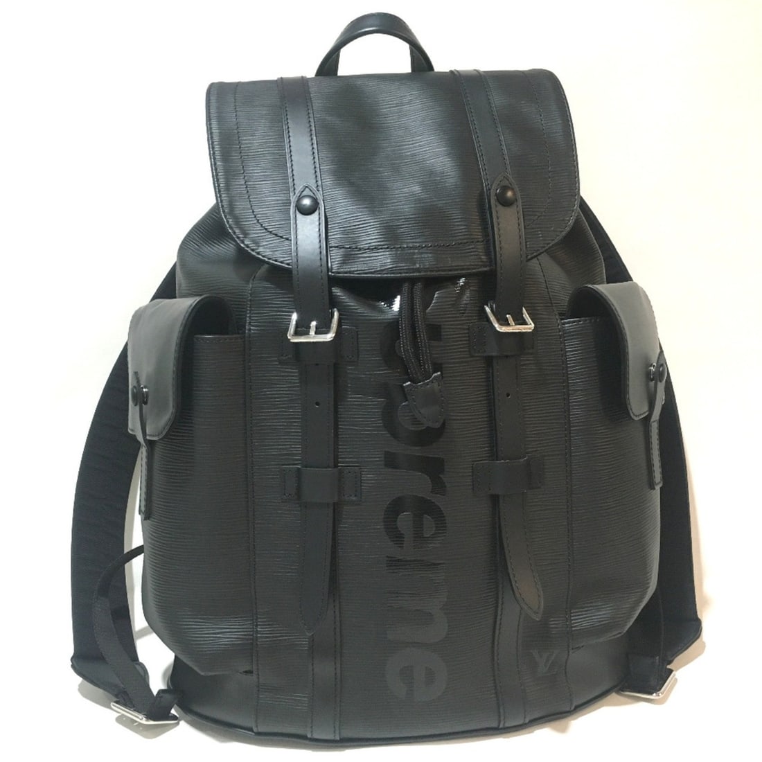 Louis Vuitton M53413 Epi Supreme Backpack Black: --- Catalog ---Category: SizeSize: W37cmxH45cmxD13cm/W14.6xH17.7xD5.1inchCategory: DesignType: BackpackColor: BlackGender: MenMaterial: LeatherCategory: GeneralBrand: Louis VuittonModel: M53413---