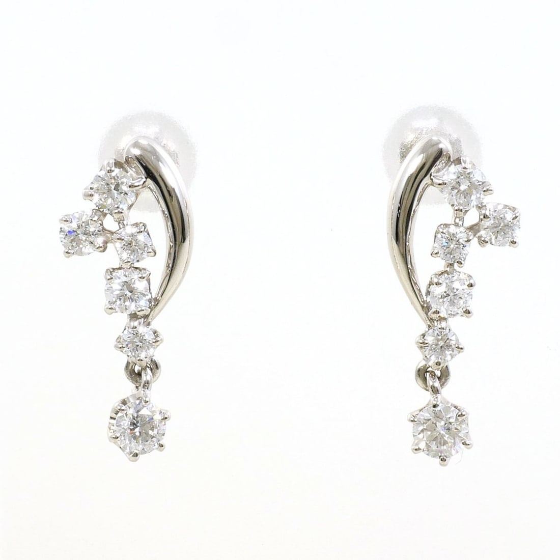 PT900 Platinum Earrings with 0.25 ct Diamonds, Total Weight 2.6g, Like New Condition. (1 of 7)