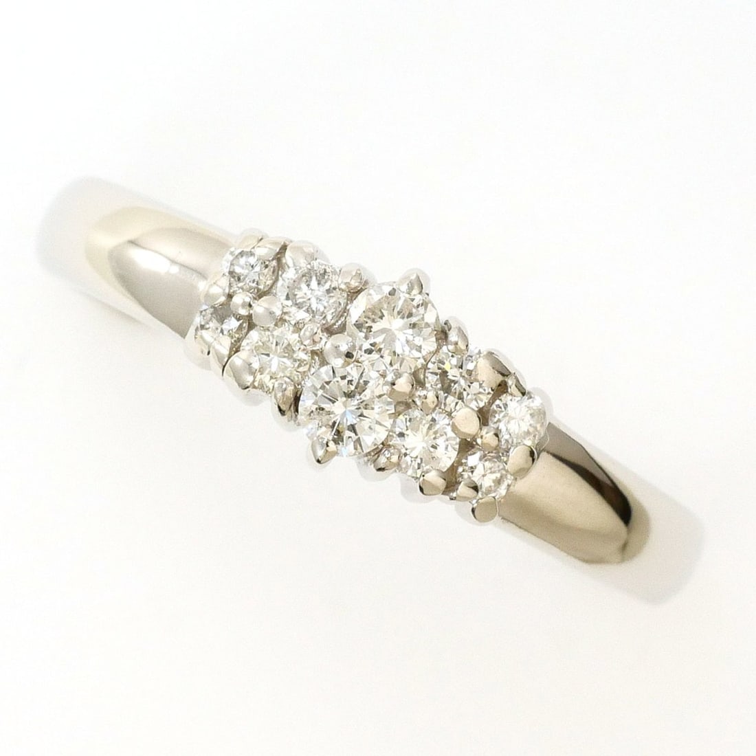 PT900 Platinum Ring, 1 Diamond (0.30ct), Total Weight 4.5g, Like New Condition.: --- Catalog ---Category: SizeWidth: 6mm / 0.24''Weight: 4.5g / 0.15oz.JP Size: 14US Size: 7Category: DesignType: Band ringColor: PlatinumMetal: PlatinumStone: DiamondGender: WomenMaterial: Platinum 90