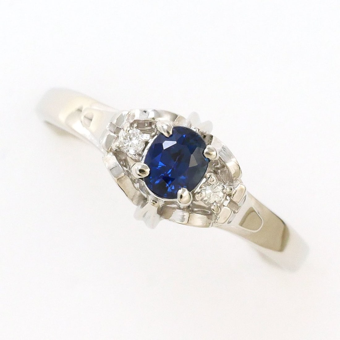 PT900 Platinum Ring, Sapphire 0.30ct, Diamond 0.03ct, Total Weight 3.0g, Like New Condition. (1 of 13)