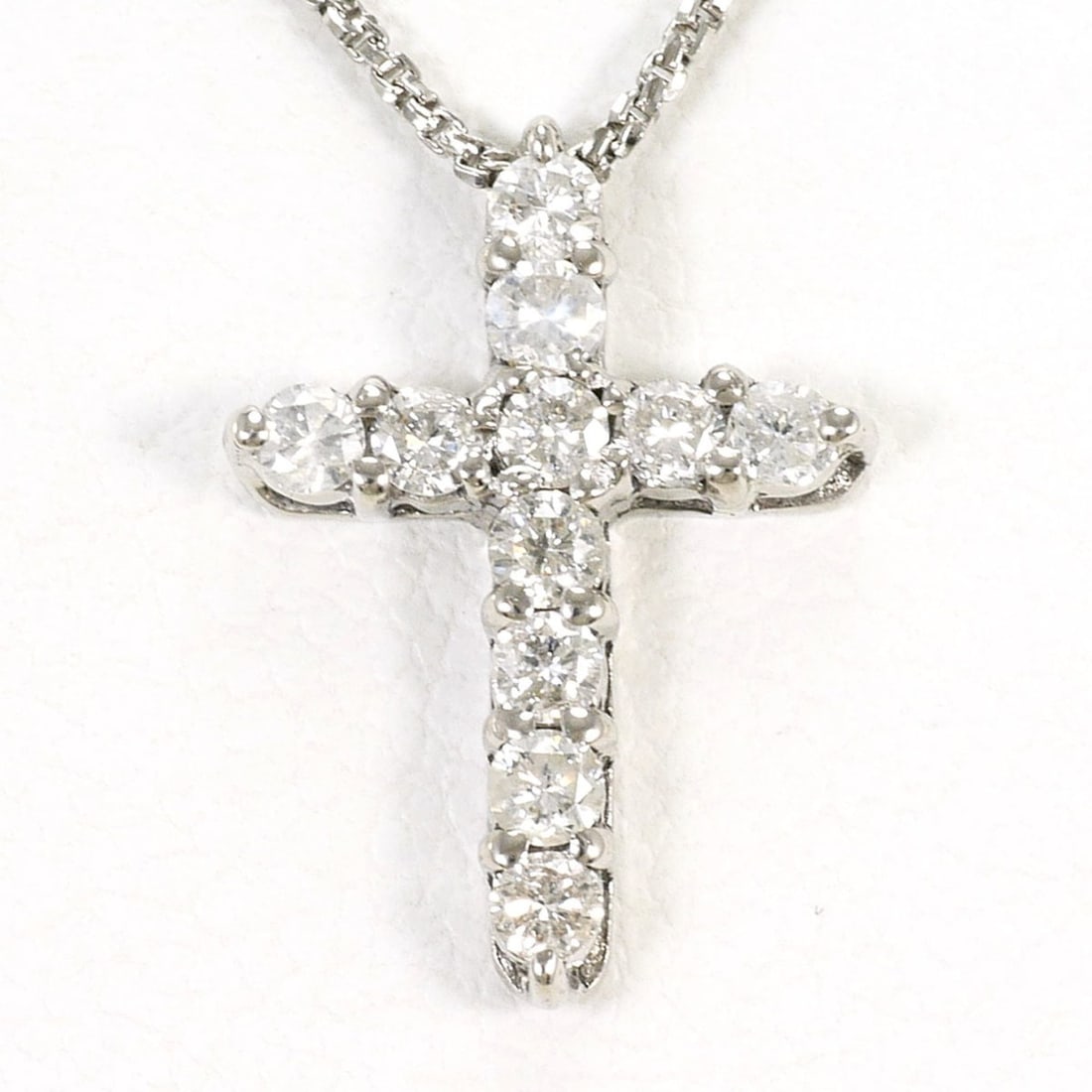 K10 10K WG White Gold Necklace with 0.30ct Diamond, Total Weight 2.1g, 45cm, Like New Condition: --- Catalog ---Category: SizeWeight: 2.1g / 0.07oz.Pendant Size: 15mm x 11mm / 0.59'' x 0.43''Neck Circumference: 45 cm / 17.71''Category: DesignColor: White goldMetal: White GoldStone: DiamondGender: