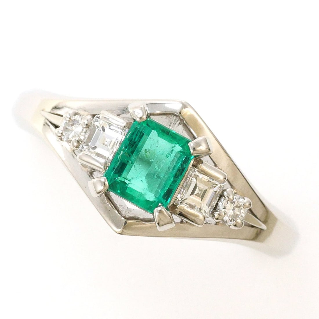 PT900 Platinum Ring with 1 Emerald (0.44ct) and Diamond, Certificate of Authenticity, Total Weight (1 of 12)