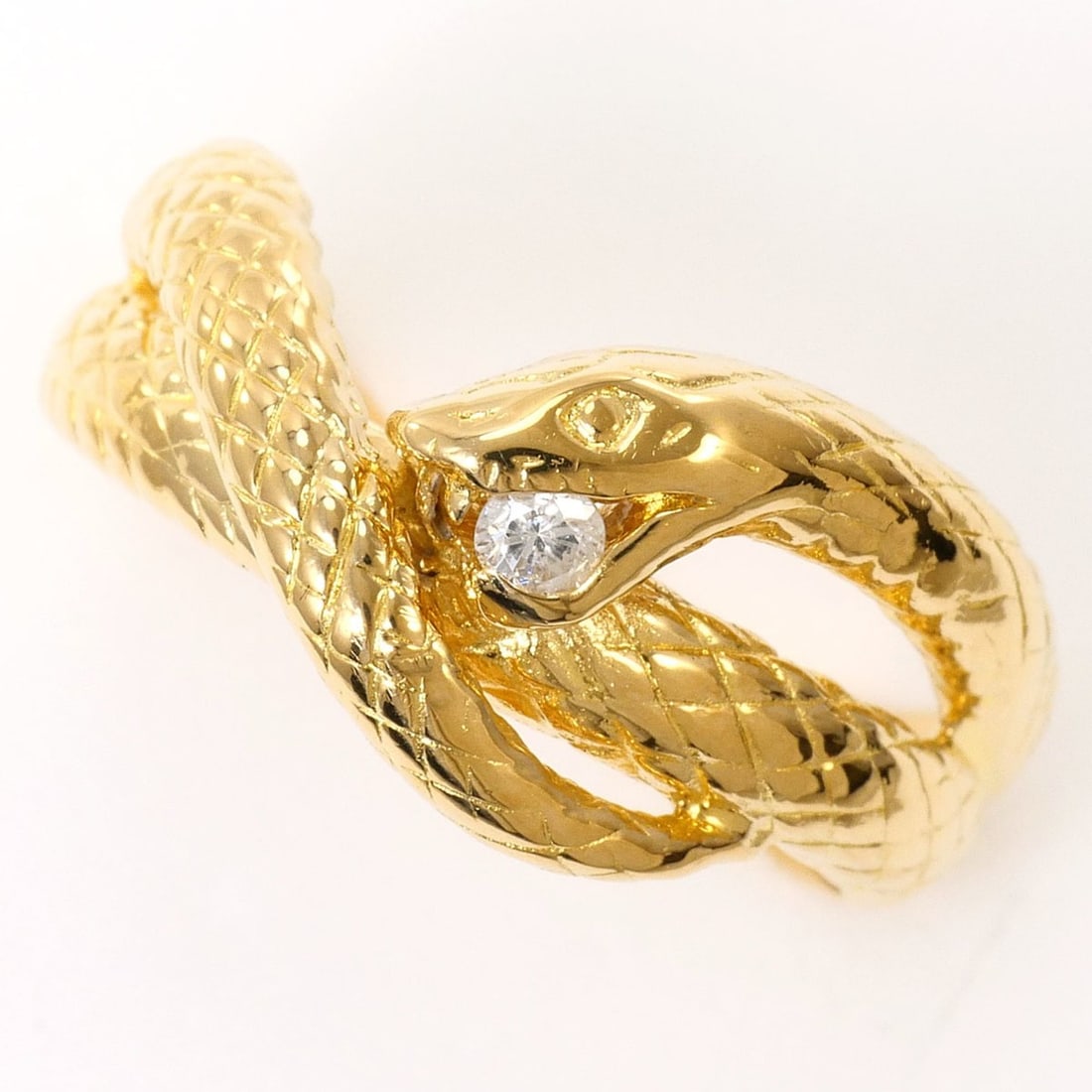18K (18-karat) yellow gold ring with 1 diamond (0.05 ct), includes appraisal certificate, total: --- Catalog ---Category: SizeWidth: 11mm / 0.43''Weight: 4.6g / 0.16oz.JP Size: 11.5US Size: 6Category: DesignType: Band ringColor: Yellow goldMetal: GoldStone: DiamondGender: WomenMaterial: Yellow go
