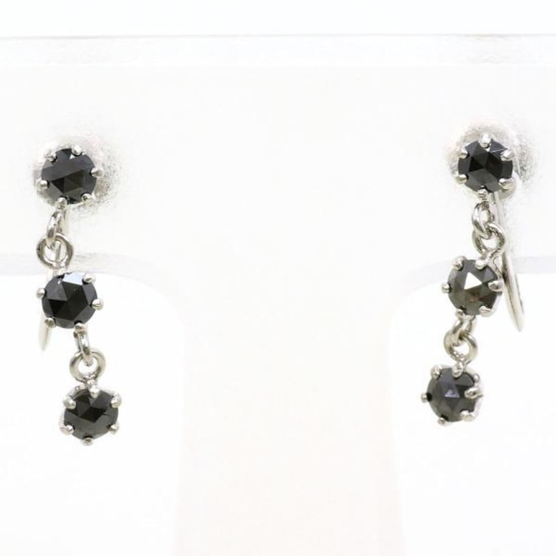 K14 14K WG White Gold Earrings with 0.24ct Black Diamonds x 2, Total Weight Approx. 1.2g, Jewelry,: --- Catalog ---Category: SizeWeight: 1.2g / 0.04oz.Category: DesignType: Clip earringsColor: Black, White goldMetal: White GoldStone: DiamondGender: WomenMaterial: White gold (14K)Metal Purity: 14KWei