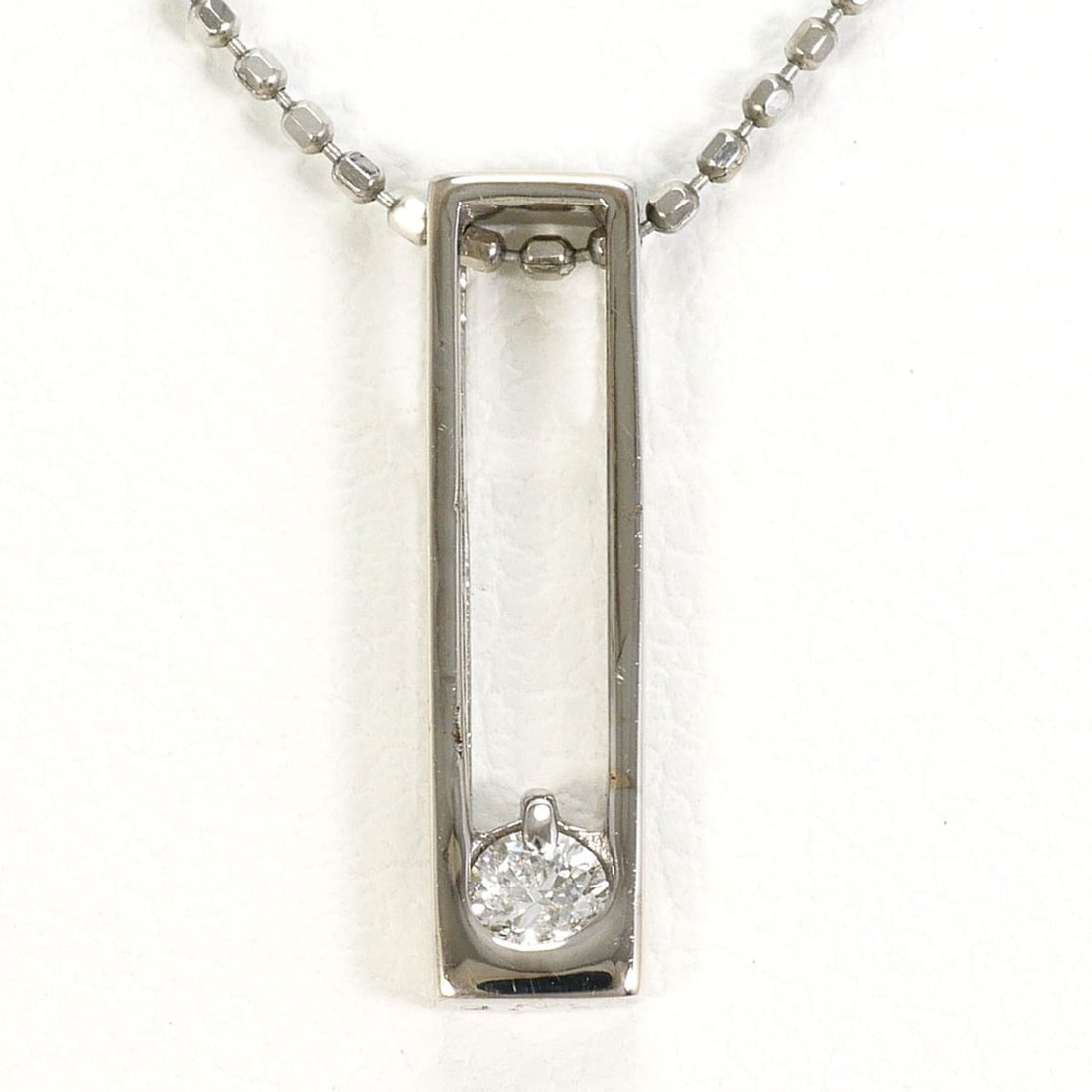 K14 14K WG White Gold Necklace with 0.08ct Diamond, Total Weight 1.6g, 39cm, Jewelry: --- Catalog ---Category: SizeWeight: 1.6g / 0.05oz.Pendant Size: 15mm x 4mm / 0.59'' x 0.15''Neck Circumference: 39 cm / 15.35''Category: DesignColor: White goldMetal: White GoldStone: DiamondGender: 