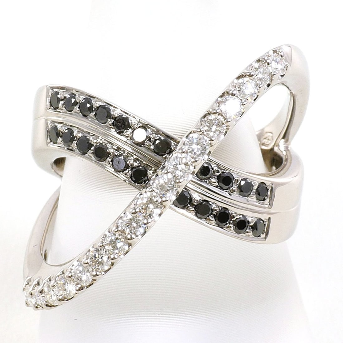 K10 10K WG White Gold Ring with Diamond and Black Diamond, Certificate of Authenticity Included,: --- Catalog ---Category: SizeWidth: 25mm / 0.98''Weight: 11.1g / 0.39oz.JP Size: 20US Size: 10Category: DesignType: Band ringColor: Black, White goldMetal: White GoldStone: DiamondGender: Women,MenMat