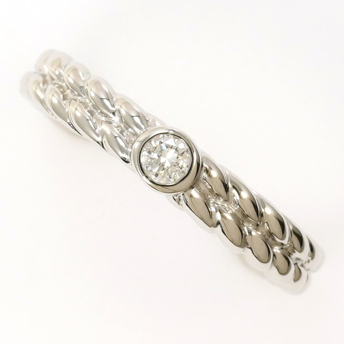 PT900 Platinum Ring with Diamond (no carat marking), Total Weight 4.0g, Like New Condition.: --- Catalog ---Category: SizeWidth: 3mm / 0.12''Weight: 4g / 0.14oz.JP Size: 10US Size: 5.5Category: DesignType: Band ringColor: PlatinumMetal: PlatinumStone: DiamondGender: WomenMaterial: Platinum 90