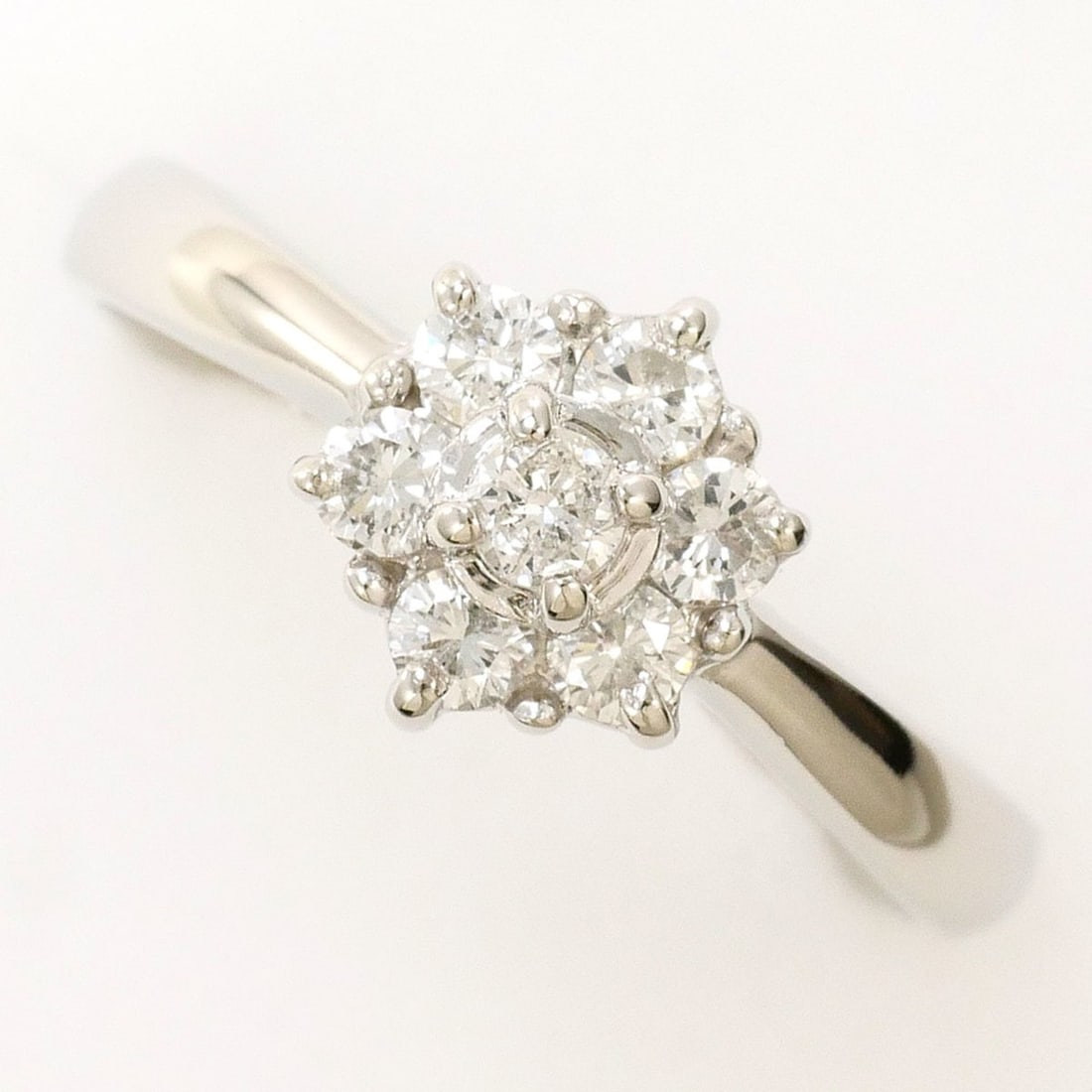 PT900 Platinum Ring with 0.30 ct Diamond, Total Weight 2.7g, Like New Condition.: --- Catalog ---Category: SizeWidth: 8mm / 0.31''Weight: 2.7g / 0.09oz.JP Size: 9US Size: 5Category: DesignType: Band ringColor: PlatinumMetal: PlatinumStone: DiamondGender: WomenMaterial: Platinum 900