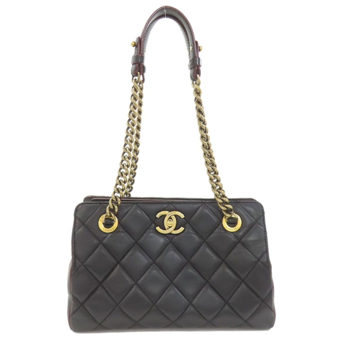 Chanel Chain Shoulder Bag, Matelassé, Gold Hardware, Lambskin, Women's.: --- Catalog ---Category: SizeSize (HxWxD): 16cm x 26cm x 12cm / 6.29'' x 10.23'' x 4.72''Strap Length: 52cm / 20.47''Category: DesignType: Shoulder bagColor: BlackGender: WomenClosure: Turn lockMateri