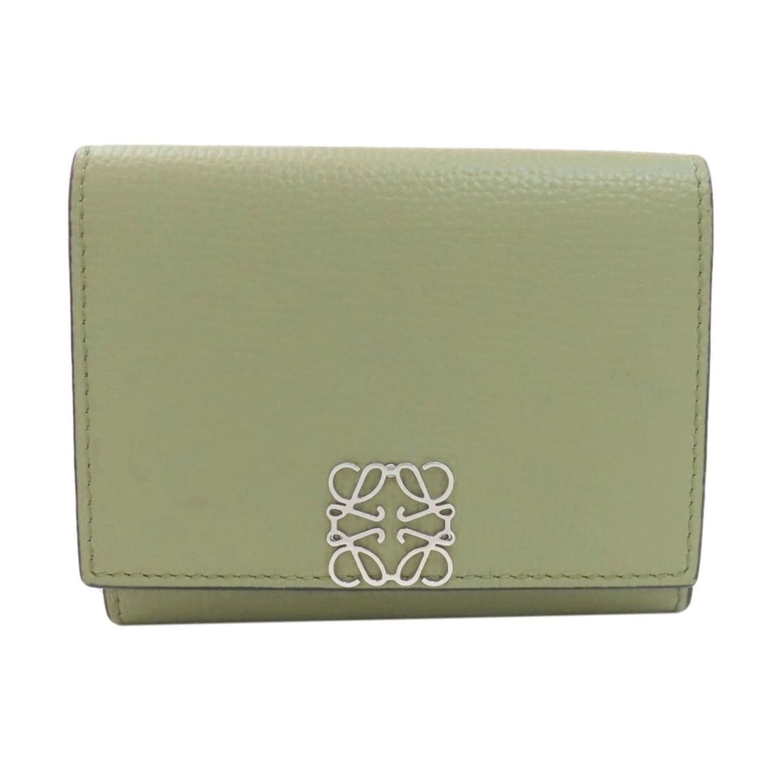 Loewe Anagram Trifold Wallet, Bi-fold Wallet (with coin purse), Leather, Women's LOEWE: --- Catalog ---Category: SizeSize (HxWxD): 8cm x 10cm x 2.5cm / 3.14'' x 3.93'' x 0.98''Category: DesignType: Wallet (bi-fold)Color: GreenGender: WomenMaterial: Leather Category: GeneralBrand: Loewe--