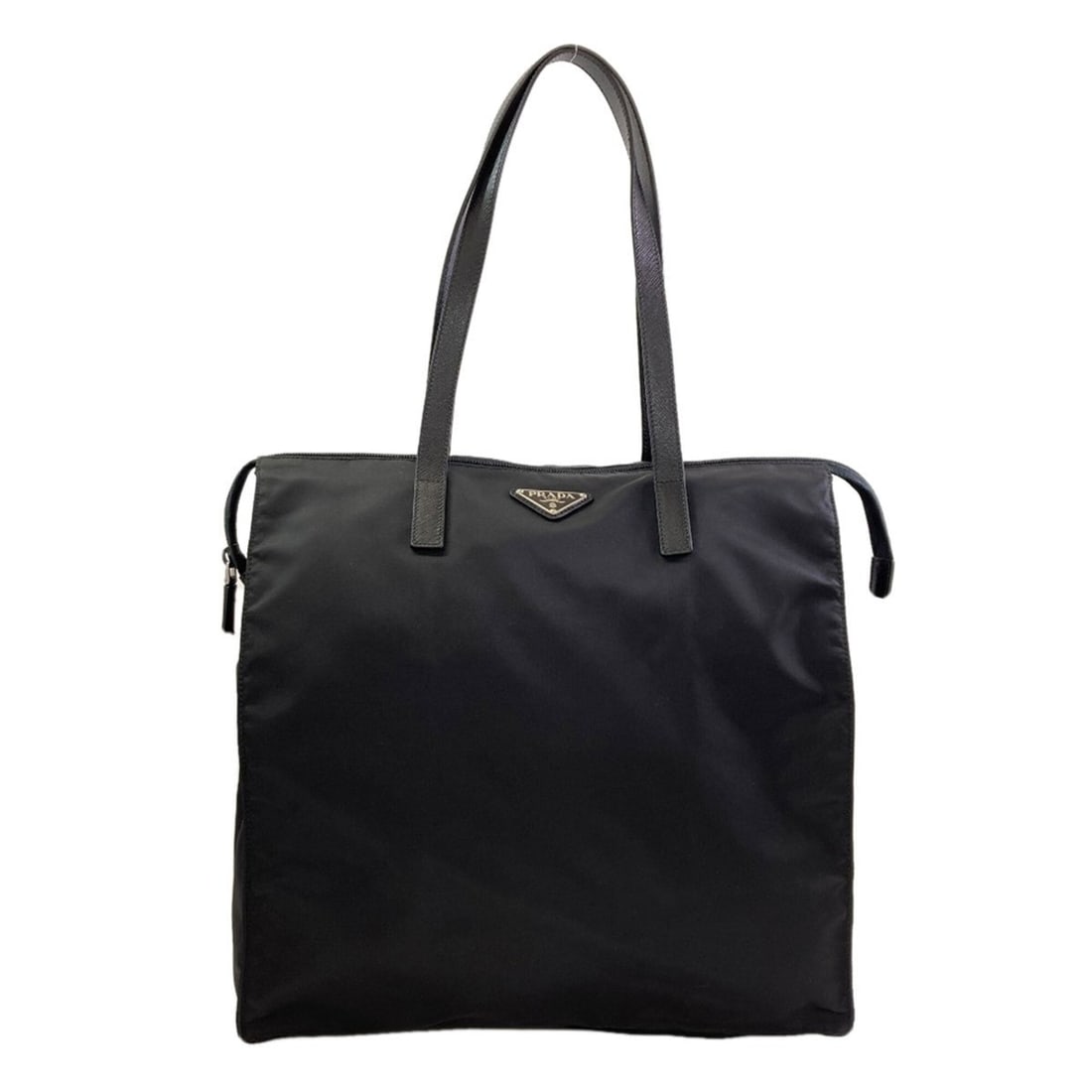 Prada 1BG132 Logo Hardware Tote Bag, Nylon Material, Women's PRADA: --- Catalog ---Category: SizeSize (HxWxD): 36cm x 34cm x 19cm / 14.17'' x 13.38'' x 7.48''Category: DesignType: Tote bagColor: BlackGender: WomenMaterial: Nylon Category: GeneralMPN: 1BG132Brand: Prad