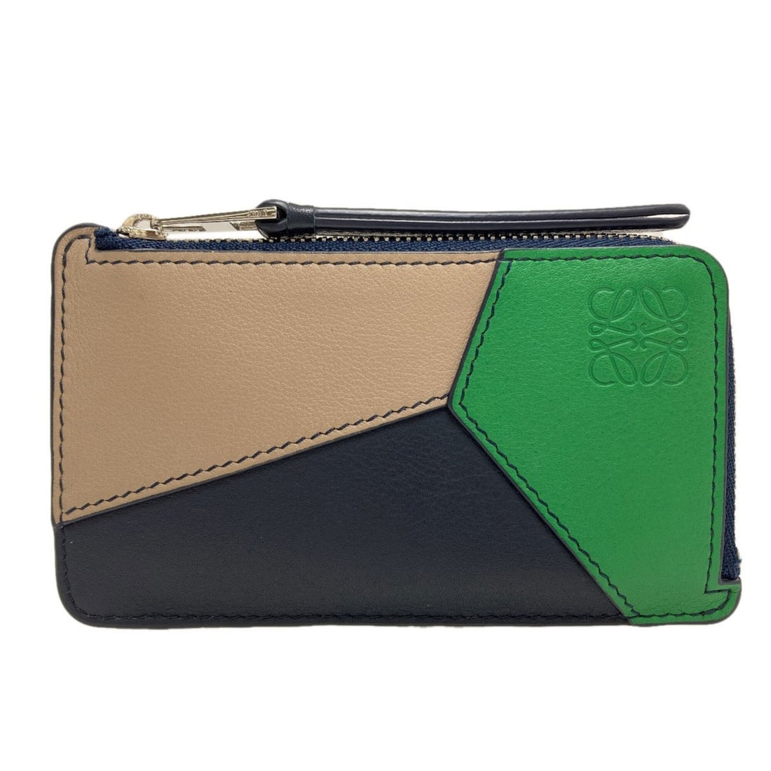 Loewe Puzzle Coin Card Holder Case Leather Women's LOEWE: --- Catalog ---Category: SizeSize (HxWxD): 7cm x 12cm x 1cm / 2.75'' x 4.72'' x 0.39''Category: DesignType: Coin purse/coin caseColor: Brown, Green, NavyGender: WomenMaterial: Leather Category: Genera
