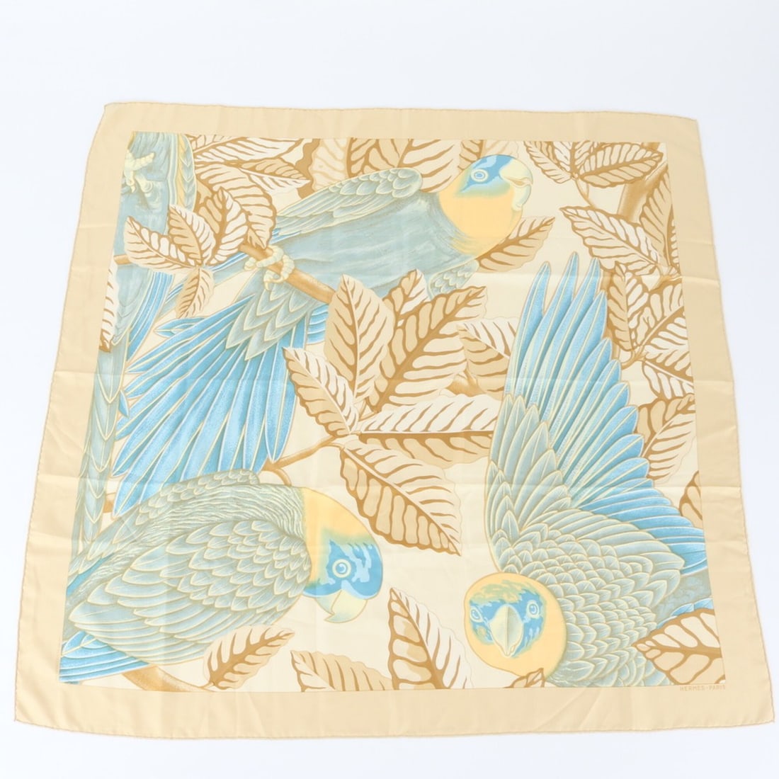 Hermes Carre 90 Les Perroquets Parrot Scarf/Muffler with Tag, 100% Silk, Bird Design, Women's.: --- Catalog ---Category: SizeSize (LxW): 86cm x 86cm / 33.85'' x 33.85''Category: DesignType: ScarfColor: BeigeGender: WomenMaterial: Silk Category: GeneralBrand: HermesCountry of Origin: France--- It
