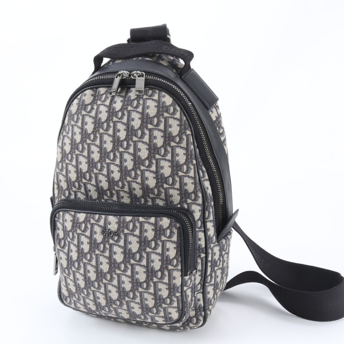 Christian Dior Oblique Sling Bag, Leather, 2-Way Body Crossbody Shoulder Men's: --- Catalog ---Category: SizeSize (HxWxD): 33cm x 20cm x 10cm / 12.99'' x 7.87'' x 3.93''Strap Length: 108cm / 42.51''Handle Length: 16cm / 6.29''Category: DesignType: BackpackColor: Beige, BlackGende