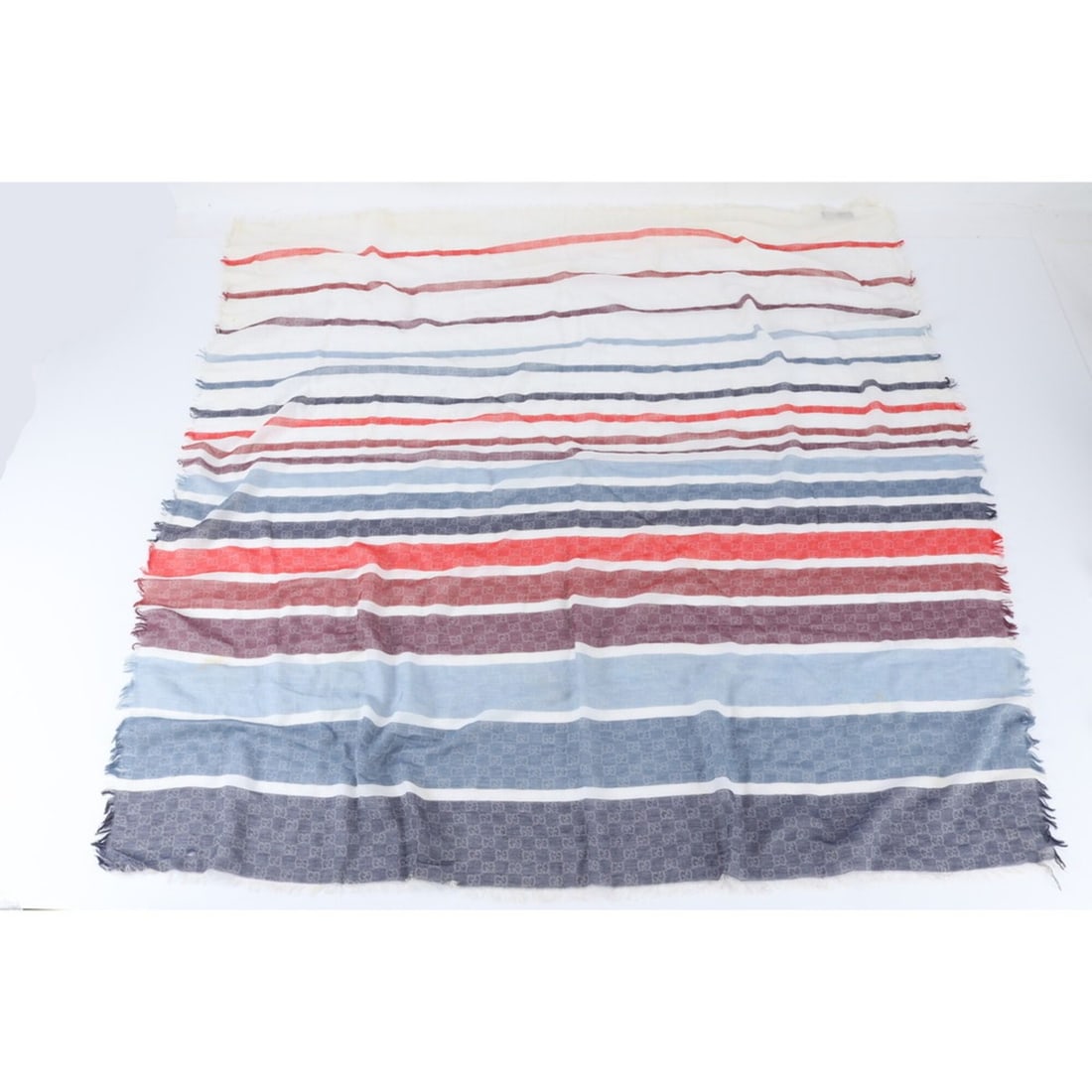 Gucci GG pattern striped large stole fringe scarf muffler for women: --- Catalog ---Category: SizeSize (LxW): 1.35m x 1.35m / 53.14'' x 53.14''Category: DesignType: StoleColor: Blue, Red color, WhiteGender: WomenCategory: GeneralBrand: Gucci--- Item List ---Section: Co