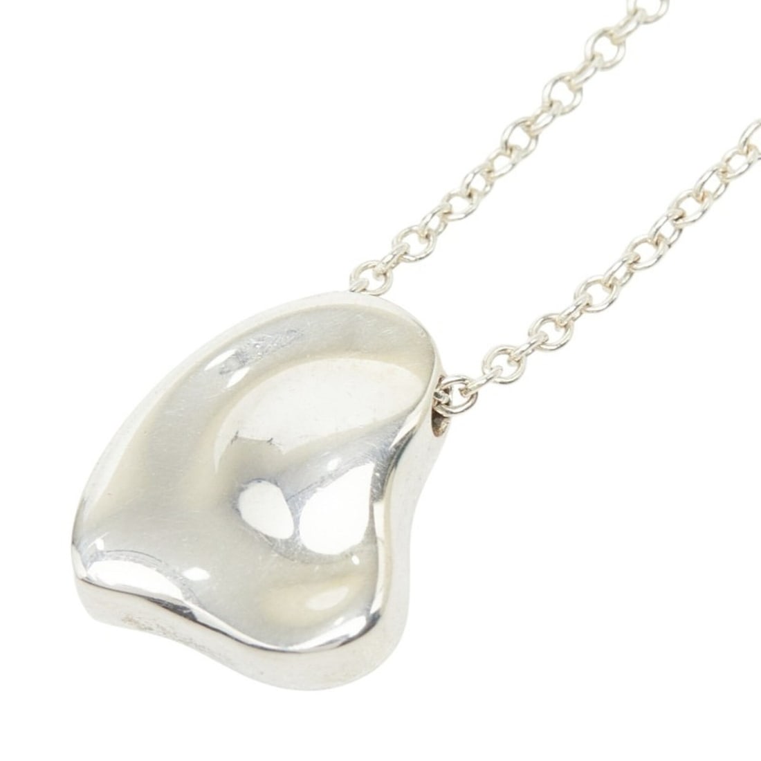 Tiffany & Co. Elsa Peretti Full Heart Chain Pendant Necklace, SV925 Silver, Women's.: --- Catalog ---Category: SizePendant Size: 11.7mm x 10.1mm / 0.46'' x 0.39''Neck Circumference: 47 cm / 18.5''Category: DesignGender: WomenMaterial: Silver 925Necklace Type: NecklaceCategory: GeneralB
