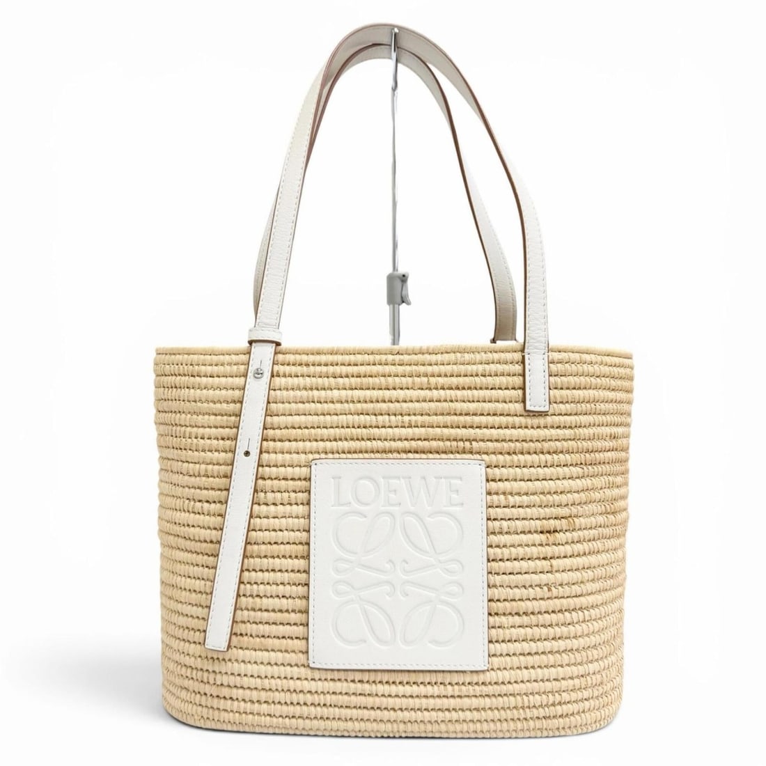 LOEWE A223099X08 BOLSO SQUARE BASK Leather Anagram Square Basket Tote Bag Handbag Ivory Natural Made: --- Catalog ---Category: SizeSize (HxWxD): 21.5cm x 28cm x 10cm / 8.46'' x 11.02'' x 3.93''Category: DesignType: Basket, HandbagColor: IvoryGender: WomenMaterial: Leather Category: GeneralMPN: A223099