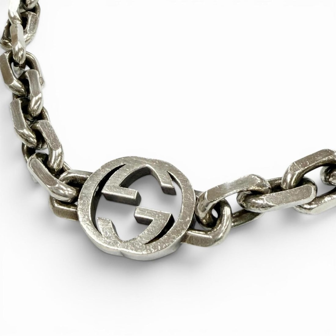 GUCCI 620796 Interlocking G AG925 Necklace, Silver, Made in Italy, Weight 142.4g, Men's Accessory,: --- Catalog ---Category: SizePendant Size: 17mm x 20mm / 0.66'' x 0.78''Neck Circumference: 60 cm / 23.62''Category: DesignColor: SilverGender: MenMaterial: Silver 925Necklace Type: NecklaceCategory: 