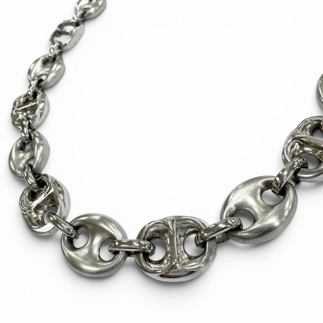 DIOR Homme CD Chain Link Necklace, Silver, Matte Men's & Women's Accessory: --- Catalog ---Category: SizeNeck Circumference: 52 cm / 20.47''Category: DesignColor: SilverGender: Men,WomenNecklace Type: NecklaceCategory: GeneralBrand: Dior Homme--- Item List ---Section: Conditi