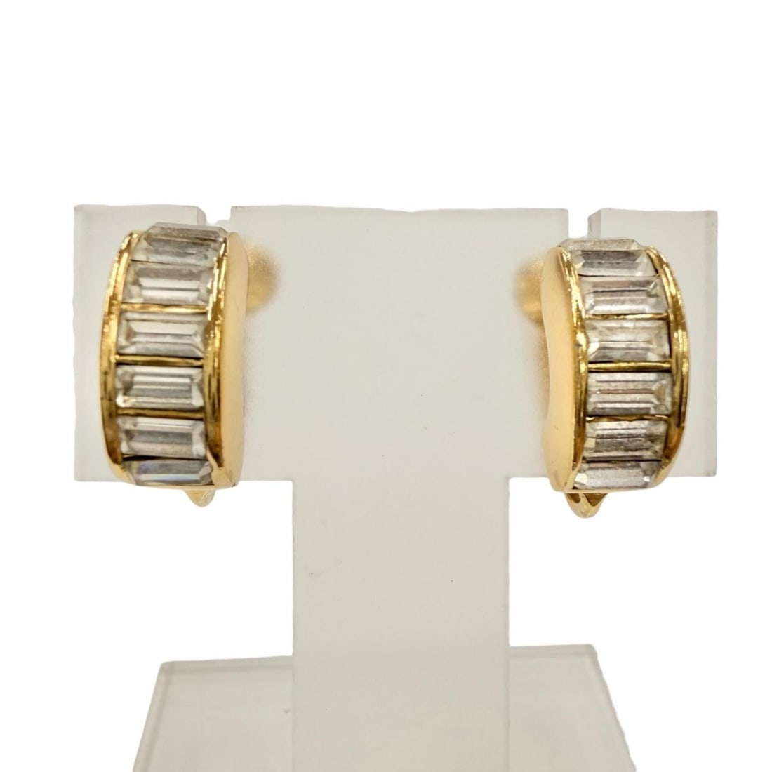 Christian Dior Vintage Baguette Cluster Huggy Earrings, Gold Clear, Women's Accessory: --- Catalog ---Category: SizeSize (HxWxD): 13.00mm x 6.00mm / 0.51'' x 0.24''Category: DesignType: Clip earringsColor: Clear, GoldGender: WomenCategory: GeneralBrand: Christian Dior--- Item List ---Se
