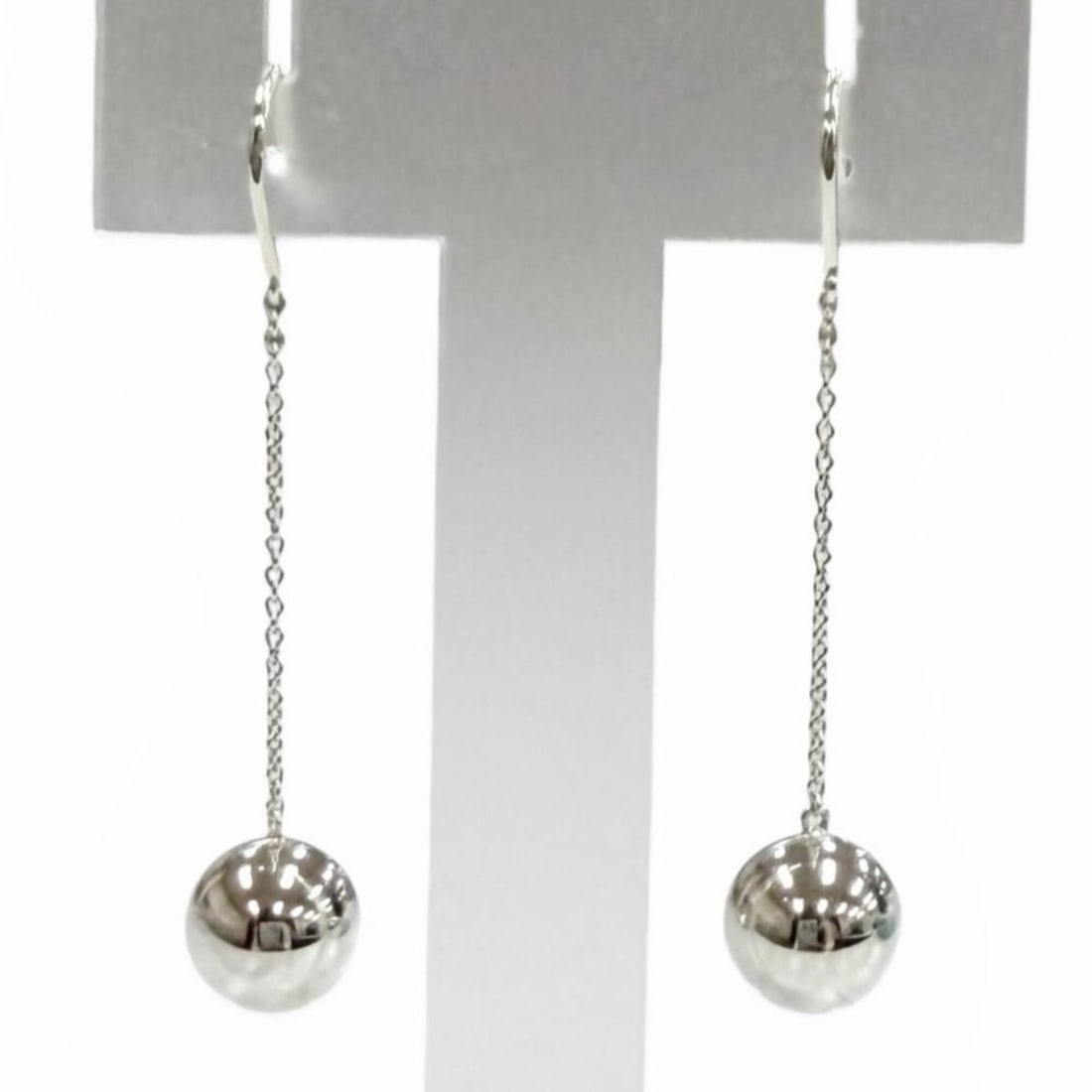 TIFFANY&Co. Tiffany HardWear Ball Earrings, 925 Sterling Silver, Weight 3.65g, Women's, Comes with: --- Catalog ---Category: DesignType: Stud earringsColor: SilverGender: WomenMaterial: Silver 925Category: GeneralBrand: Tiffany--- Item List ---Section: ConditionRanking: Rank SA Used - Hardly any tra