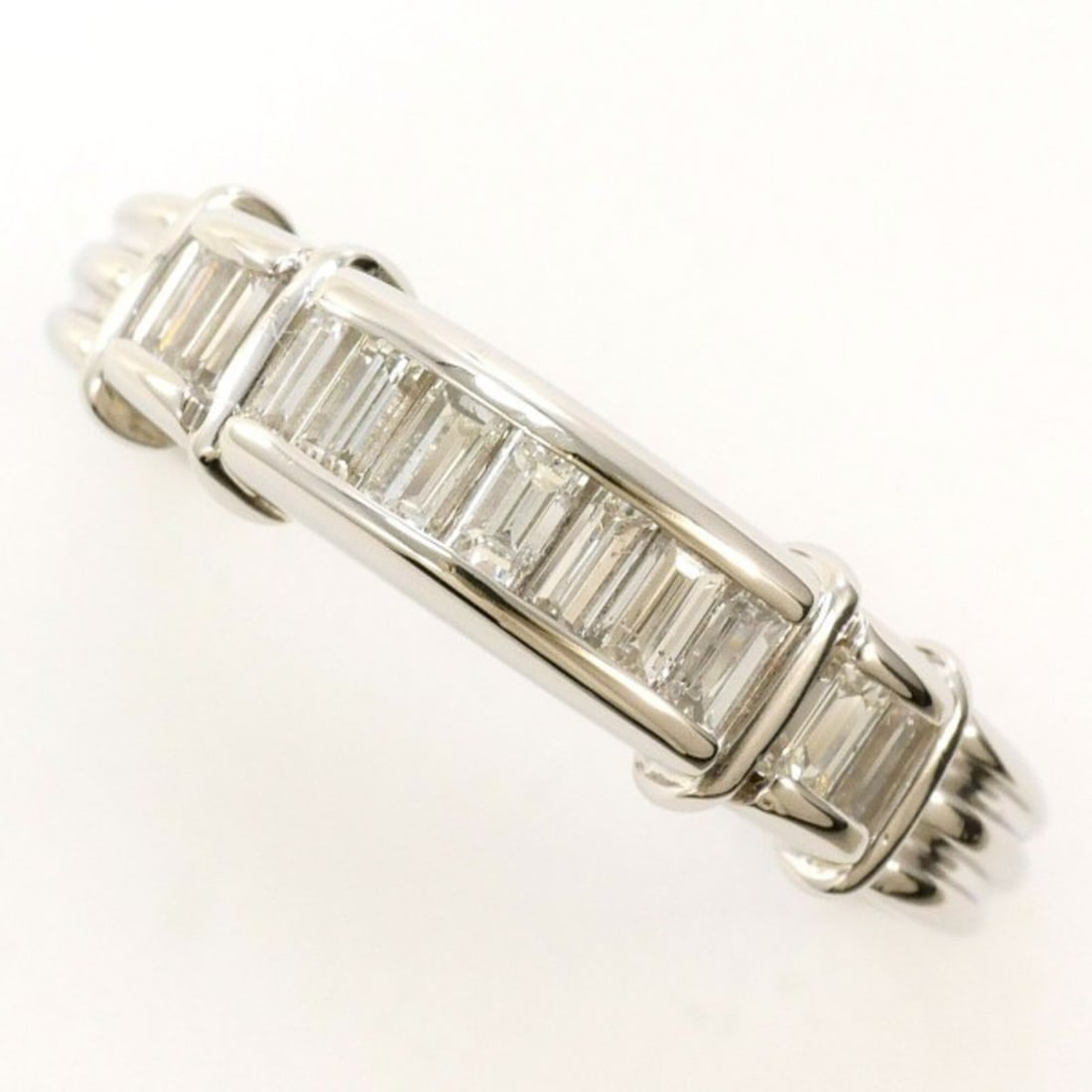 PT900 Platinum Ring, 1 Diamond (0.56 carat), with Certificate of Authenticity, Total Weight Approx.: --- Catalog ---Category: SizeWidth: 5mm / 0.2''Weight: 6g / 0.21oz.JP Size: 14.5US Size: 7Category: DesignType: Band ringMetal: PlatinumStone: DiamondGender: WomenMaterial: Platinum 900Weight (ct.): 0