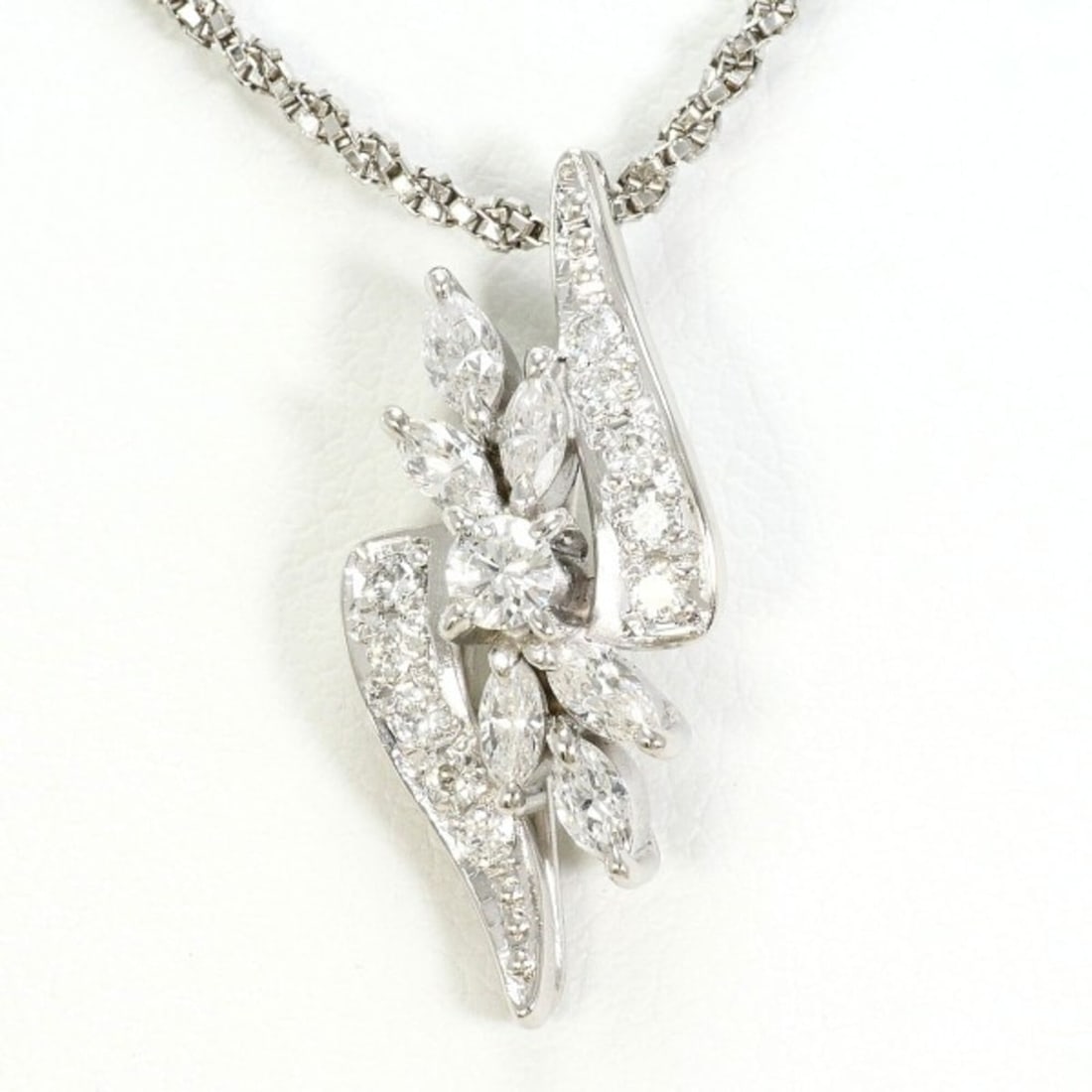PT900 Platinum PT850 Necklace with 0.55 Carat Diamond, Certificate of Authenticity Included, Total: --- Catalog ---Category: SizeWeight: 7.5g / 0.26oz.Pendant Size: 22mm x 10mm / 0.86'' x 0.39''Neck Circumference: 40 cm / 15.74''Category: DesignColor: PlatinumMetal: PlatinumStone: DiamondGender: Wom