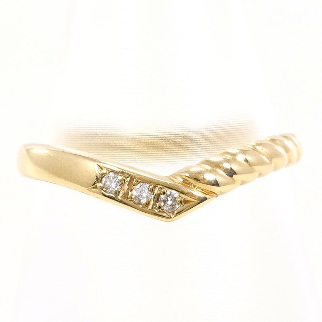 K10 10K YG Yellow Gold Ring with 1 Diamond (no carat marking), Total Weight 1.4g, Like New: --- Catalog ---Category: SizeWeight: 1.4g / 0.04oz.JP Size: 11US Size: 6Category: DesignType: Band ringColor: Yellow goldMetal: GoldStone: DiamondGender: WomenMaterial: Yellow gold (10K)Metal Purity: 
