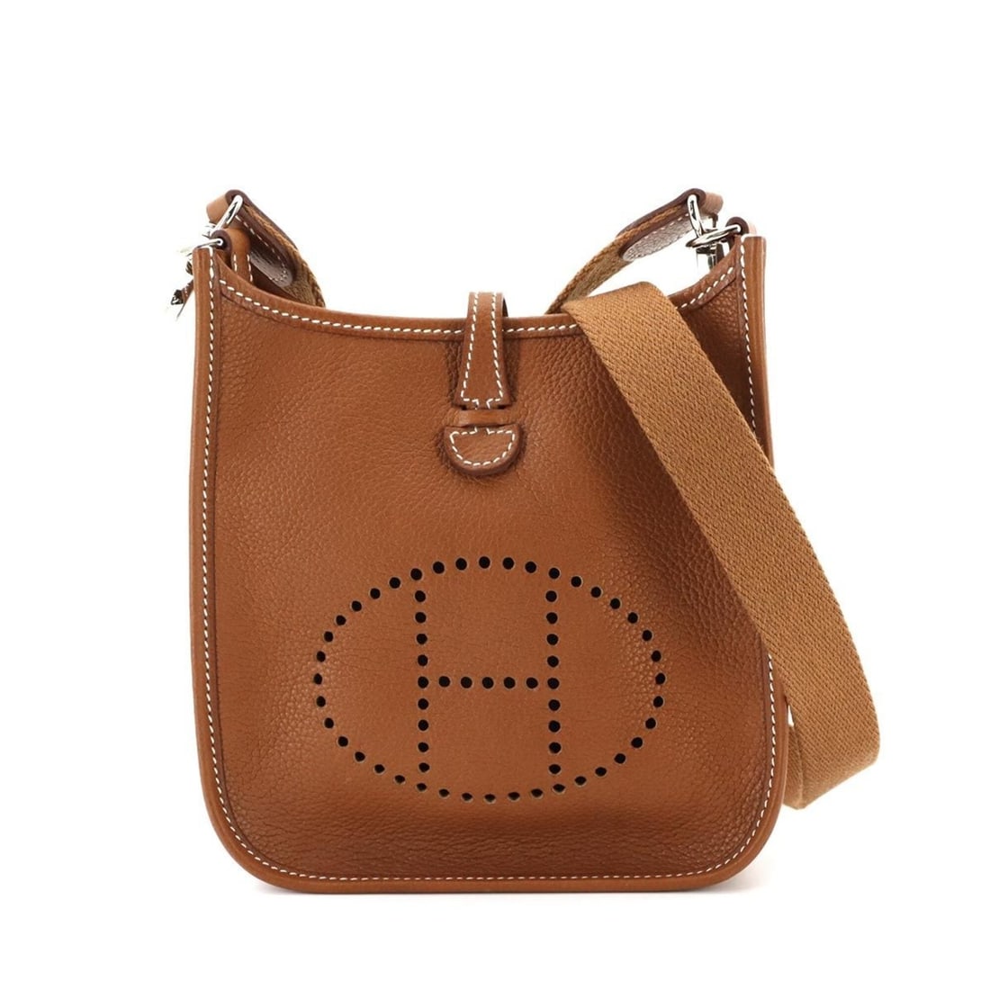 Hermes Evelyne Amazon TPM Shoulder Handbag, Barenia Faubourg, Fauve, W stamp, Silver hardware.: --- Catalog ---Category: SizeSize (HxWxD): 18.5cm x 17cm x 5.5cm / 7.28'' x 6.69'' x 2.16''Category: DesignType: Shoulder bagColor: Brown, FauveGender: WomenMaterial: Barenia leather Category: