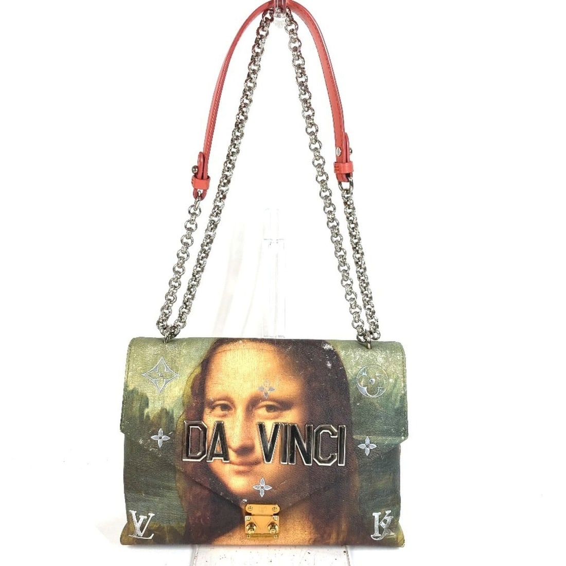 LOUIS VUITTON M64626 Masters Collection Mona Lisa Double Chain Bag - Leather, Flap, Crossbody,: --- Catalog ---Category: SizeSize (HxWxD): 21cm x 28cm x 9cm / 8.26'' x 11.02'' x 3.54''Category: DesignType: Handbag, Shoulder bagColor: Multi-color, PinkGender: Men,WomenMaterial: Leather Category: