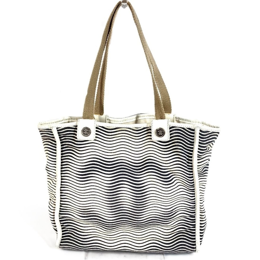 CHANEL Magic CC Coco Mark Logo Tote Bag Shoulder Cotton Men's Women's Ivory: --- Catalog ---Category: SizeSize (HxWxD): 25.5cm x 27cm x 10cm / 10.03'' x 10.62'' x 3.93''Category: DesignType: Shoulder bag, Tote bagColor: IvoryGender: Men,WomenMaterial: Cotton Category: