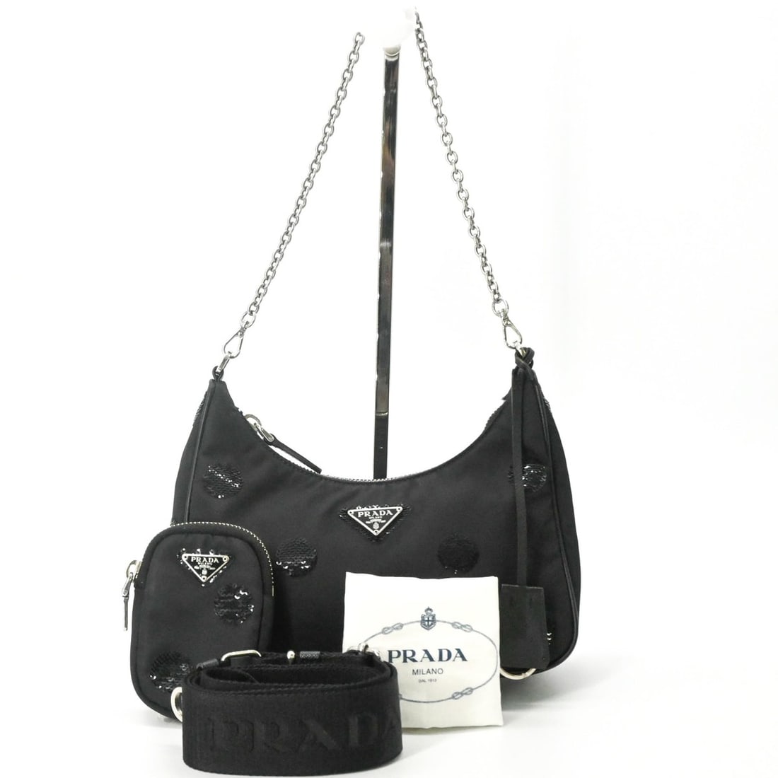 PRADA Re-Nylon Re-Edition 2005 Sequin Handbag Shoulder Bag for Women, Black: --- Catalog ---Category: SizeSize (HxWxD): 12cm x 22cm x 6cm / 4.72'' x 8.66'' x 2.36''Category: DesignType: Handbag, Shoulder bagColor: BlackGender: WomenMaterial: Nylon , Leather , Spangles Category