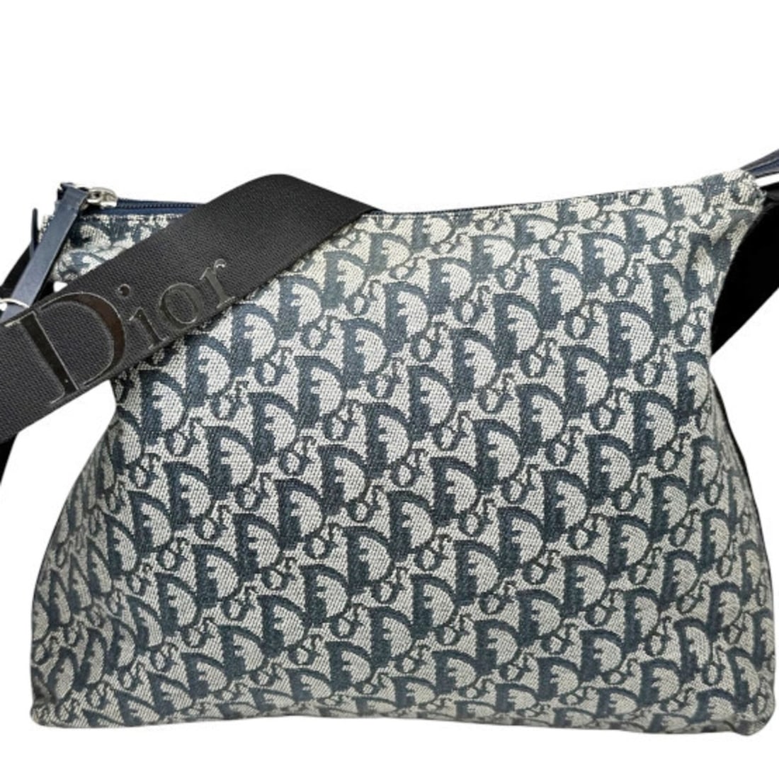 Christian Dior Trotter Bag, Canvas, Navy/Black, Shoulder Men's/Women's: --- Catalog ---Category: SizeSize (HxWxD): 28cm x 34cm x 9cm / 11.02'' x 13.38'' x 3.54''Strap Length: 118cm / 46.45''Category: DesignType: Shoulder bagColor: NavyGender: Men,WomenMaterial: Canvas Cat