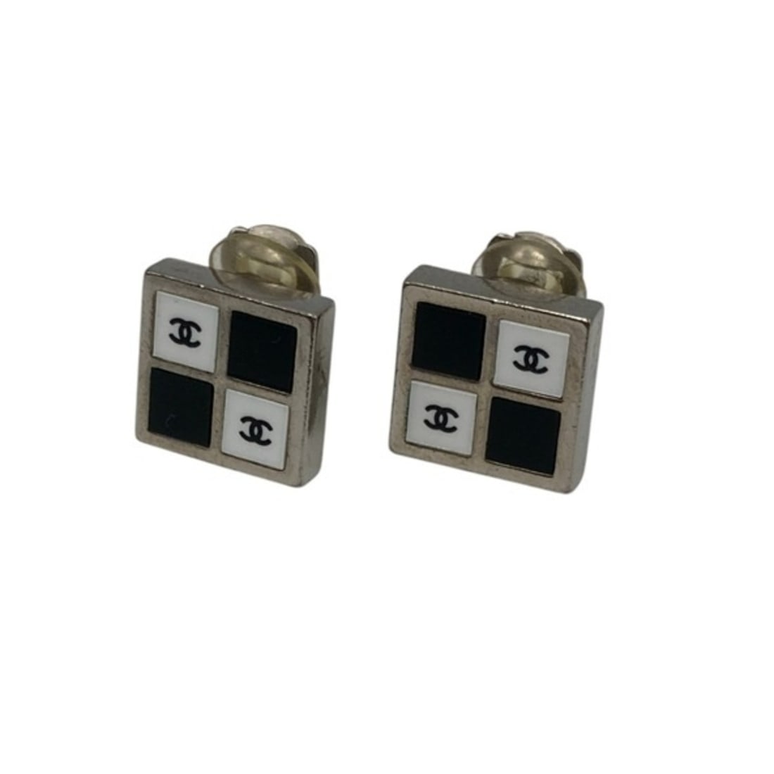 CHANEL Coco Mark Monotone Square Earrings D4: --- Catalog ---Category: SizeSize (HxWxD): 1.40mm x 1.40mm / 0.06'' x 0.06''Category: DesignType: Clip earringsColor: Black, Silver, WhiteGender: WomenMaterial: MetalCategory: GeneralBrand: