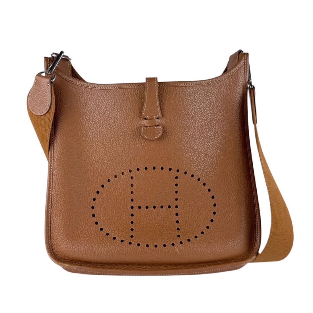 Hermes HERMES Shoulder Bag Evelyne 1 PM Taurillon Clemence Gold Women's z9876: --- Catalog ---Category: SizeSize (HxWxD): 27cm x 29cm x 7cm / 10.62'' x 11.41'' x 2.75''Category: DesignType: Shoulder bagColor: BrownGender: WomenMaterial: Taurillon clemence leather Category: Gener