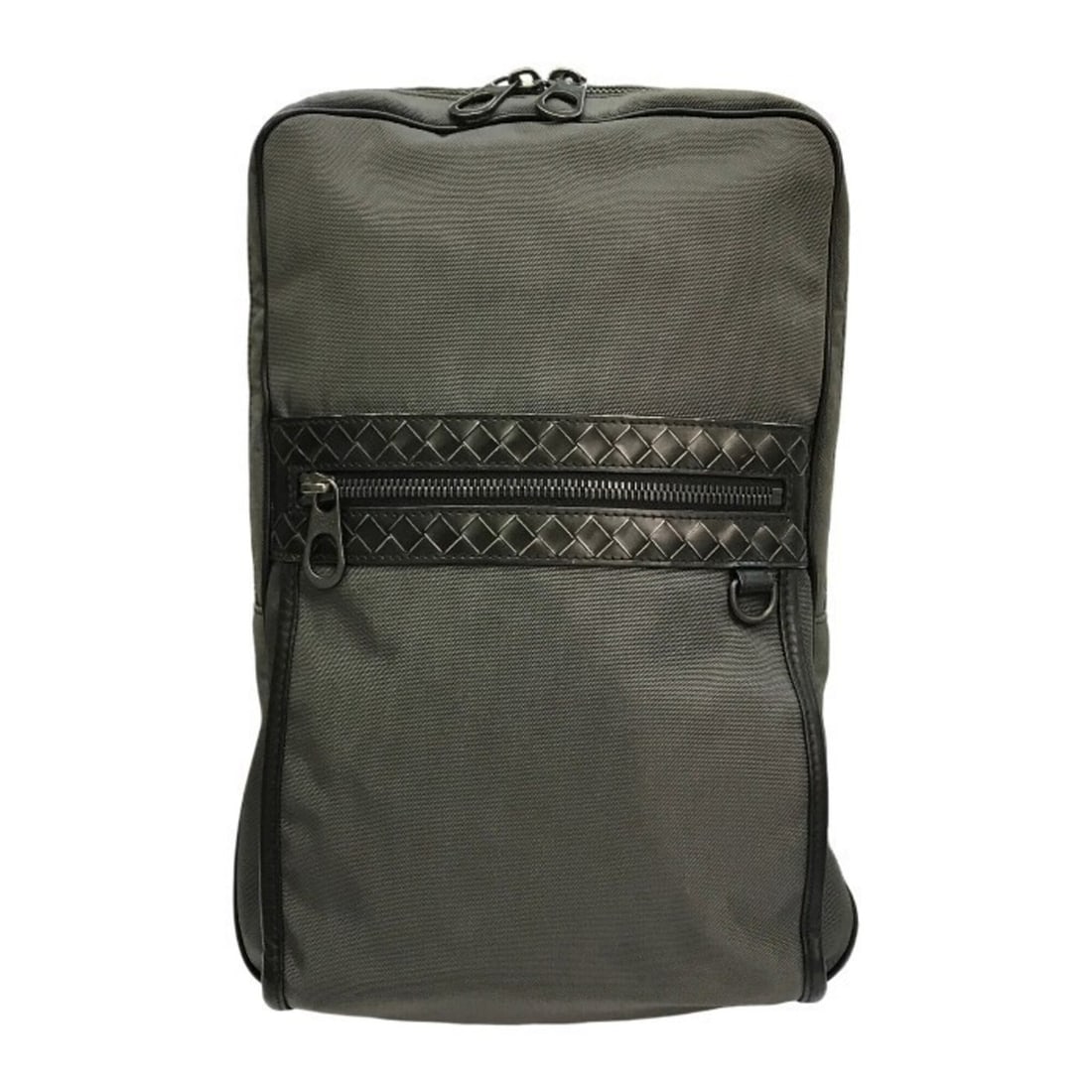 BOTTEGA VENETA Bottega Veneta Intrecciato Body Bag for Men, Leather and Nylon, Gray: --- Catalog ---Category: SizeSize (HxWxD): 33cm x 22cm x 5cm / 12.99'' x 8.66'' x 1.96''Category: DesignType: Sling bagColor: GrayGender: MenMaterial: Nylon , Leather Category: GeneralLine: Intrecciat
