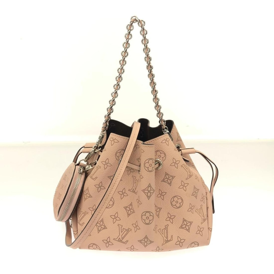 Louis Vuitton Mahina Bella M57068 Shoulder Bag: --- Catalog ---Category: SizeWeight: 490g / 1.08lb.Size (HxWxD): 19cm x 22cm x 14cm / 7.48'' x 8.66'' x 5.51''Strap Length: 102cm - 117cm / 40.15'' - 46.06''Handle Length: 42cm / 16.53''Category: