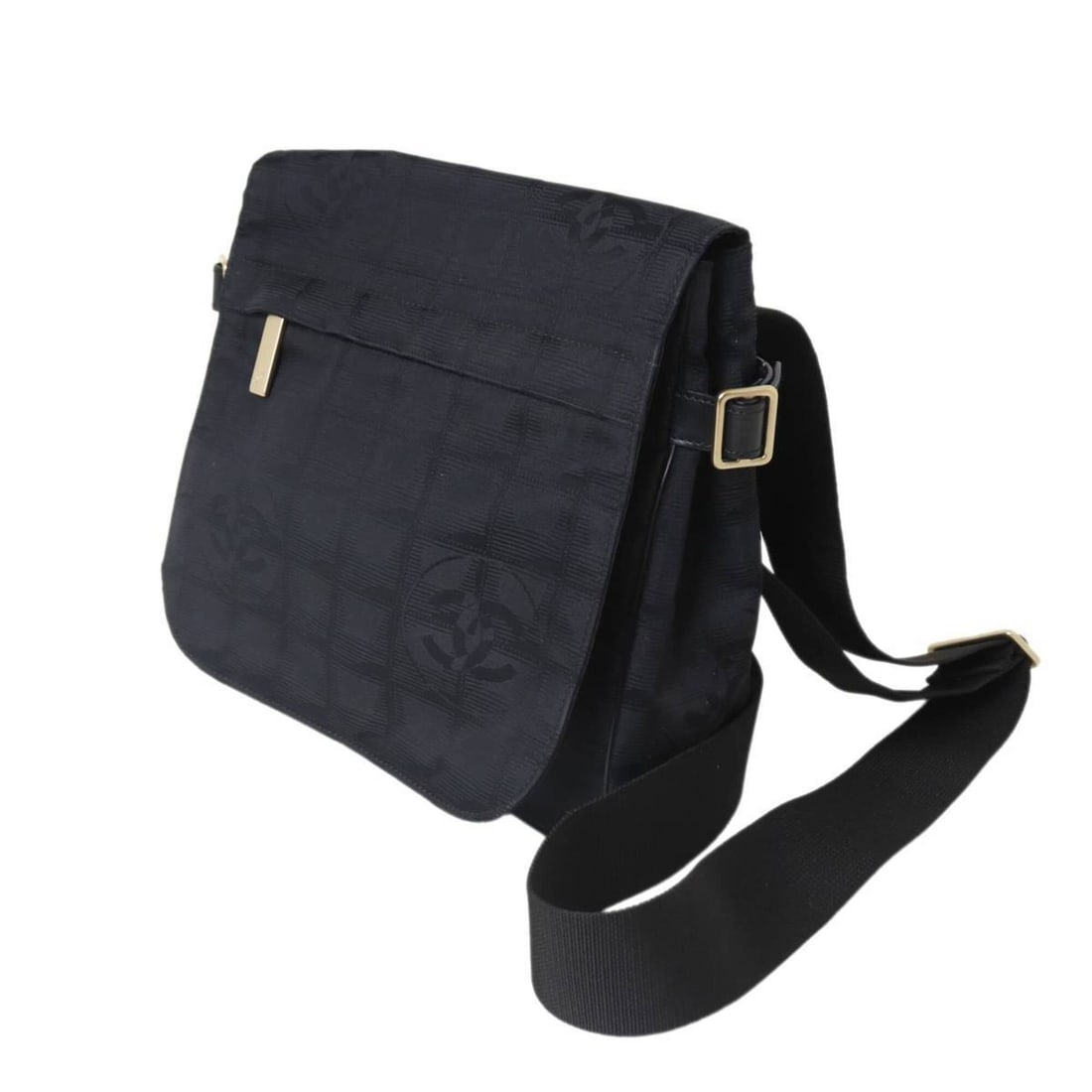 CHANEL Chanel Shoulder Bag, New Travel Line, Black, 9954395: --- Catalog ---Category: SizeSize (HxWxD): 22cm x 21cm x 8cm / 8.66'' x 8.26'' x 3.14''Category: DesignType: Shoulder bagColor: BlackGender: WomenHardware Color: GoldCategory: GeneralLine: New Travel 