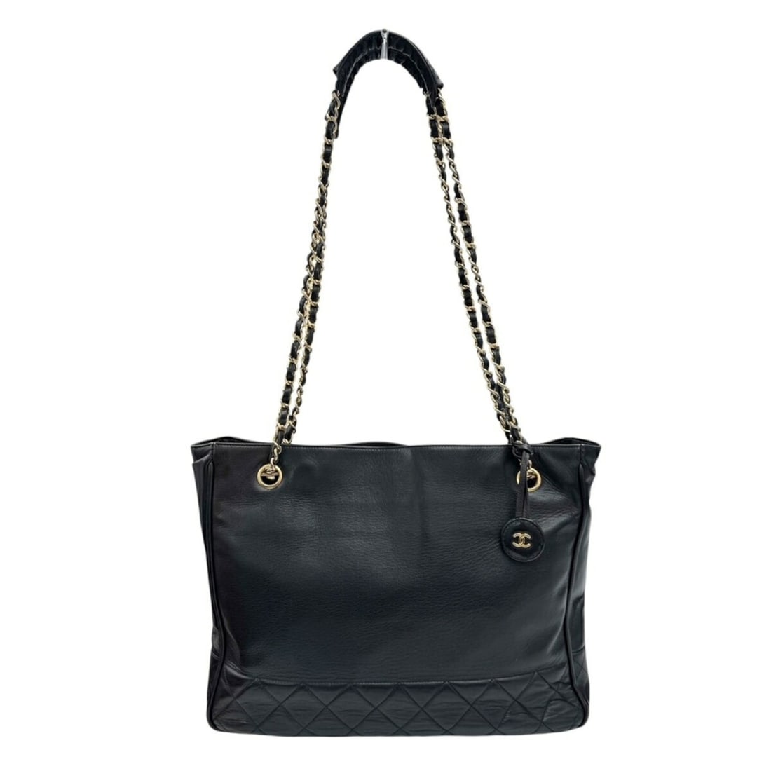CHANEL Chain Tote Lambskin Black Bag: --- Catalog ---Category: SizeSize (HxWxD): 24cm x 31cm x 6.5cm / 9.44'' x 12.2'' x 2.55''Strap Length: 75cm / 29.52''Category: DesignType: Tote bagColor: BlackGender: WomenMaterial: Leather Leather/Fu