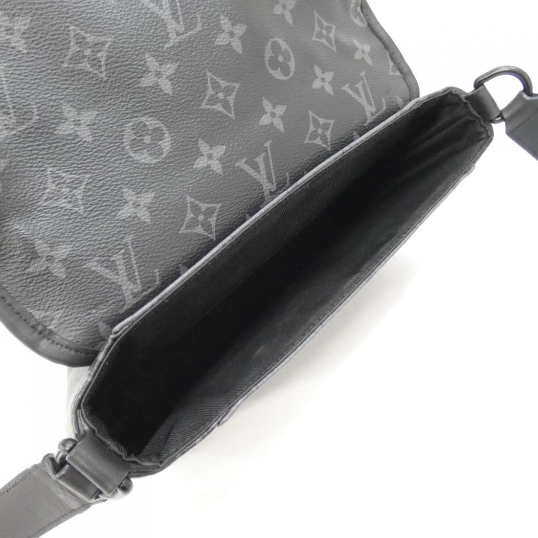 Louis Vuitton Monogram Eclipse Reverse Pulse Messenger M12681 Shoulder Bag - 7