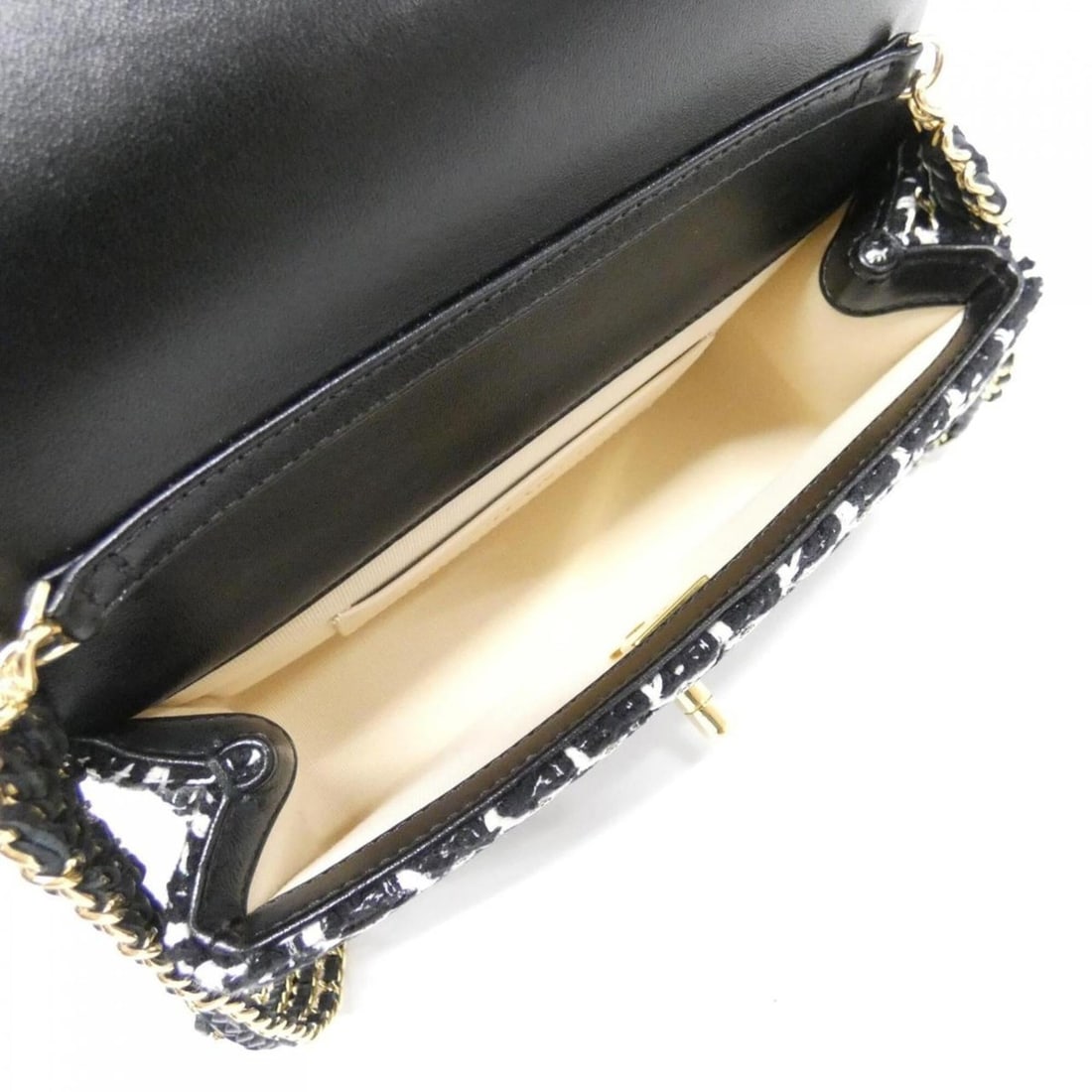 Chanel shoulder bag - 8
