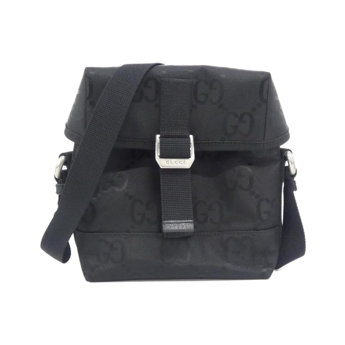 Gucci OFF THE GRID 643858 H9HKN Shoulder Bag: --- Catalog ---Category: SizeSize (HxWxD): 19cm x 16cm x 7cm / 7.48'' x 6.29'' x 2.75''Category: DesignType: Shoulder bagColor: BlackGender: Women,MenMaterial: Nylon Category: GeneralMPN: 643858